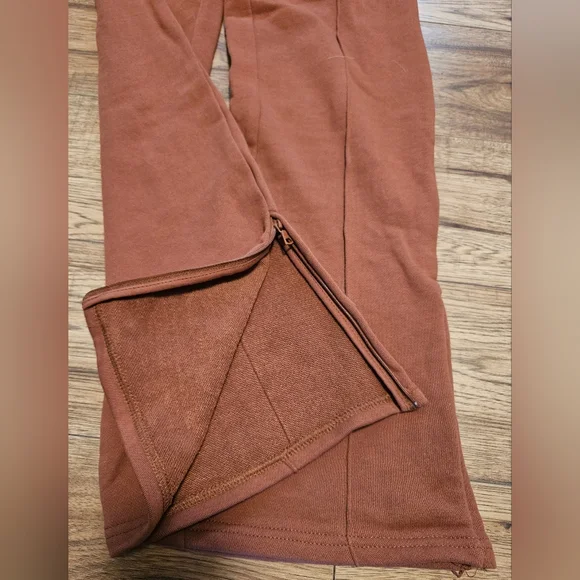 Kuwallatee Sweatpants - Picture 2 of 7